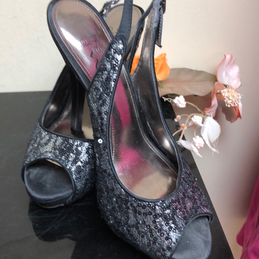 Nina size 8.5 formal lace/sequence platform heels